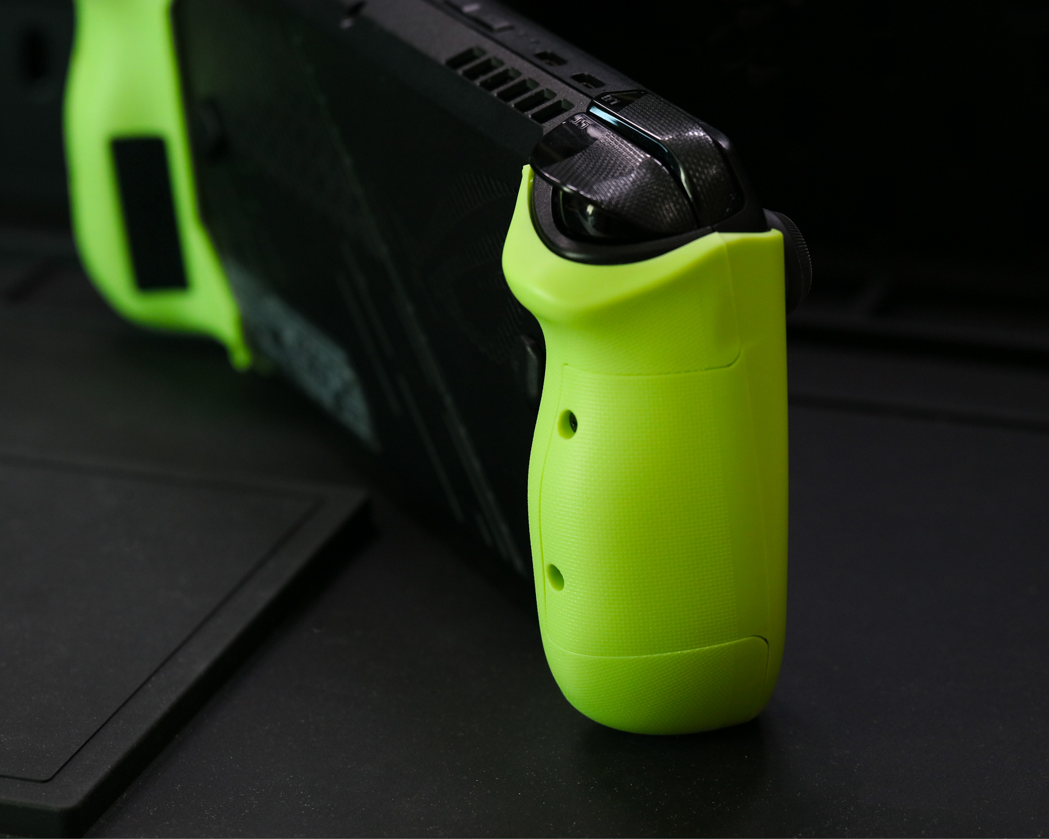 Ergonomic_Comfort_Grips_Convertible_Protective_Case_for_ASUS_ROG_ALLY_X_-_comfort_holds