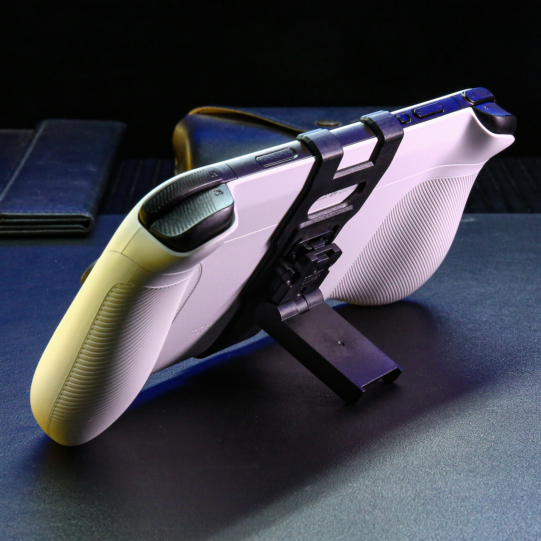 Bracket & Adjustable Kickstand: Logitech G Cloud