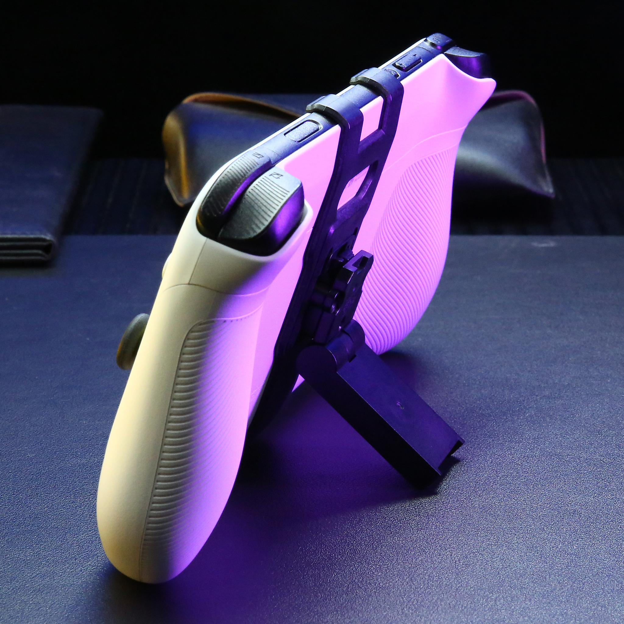 Bracket & Adjustable Kickstand: Logitech G Cloud