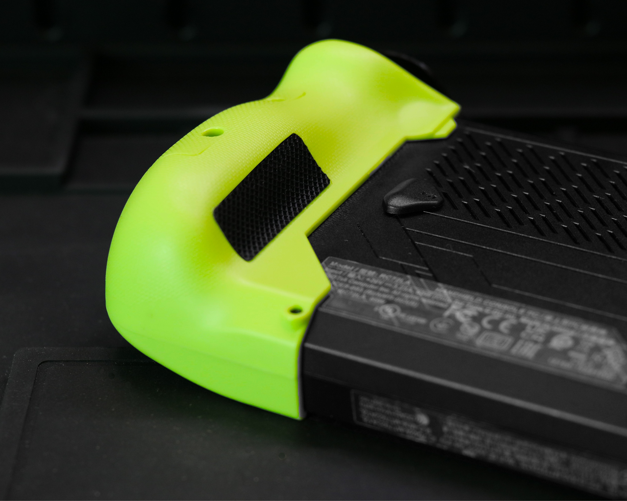 Ergonomic_Comfort_Grips_Convertible_Protective_Case_for_ASUS_ROG_ALLY_X_extreme_comfort