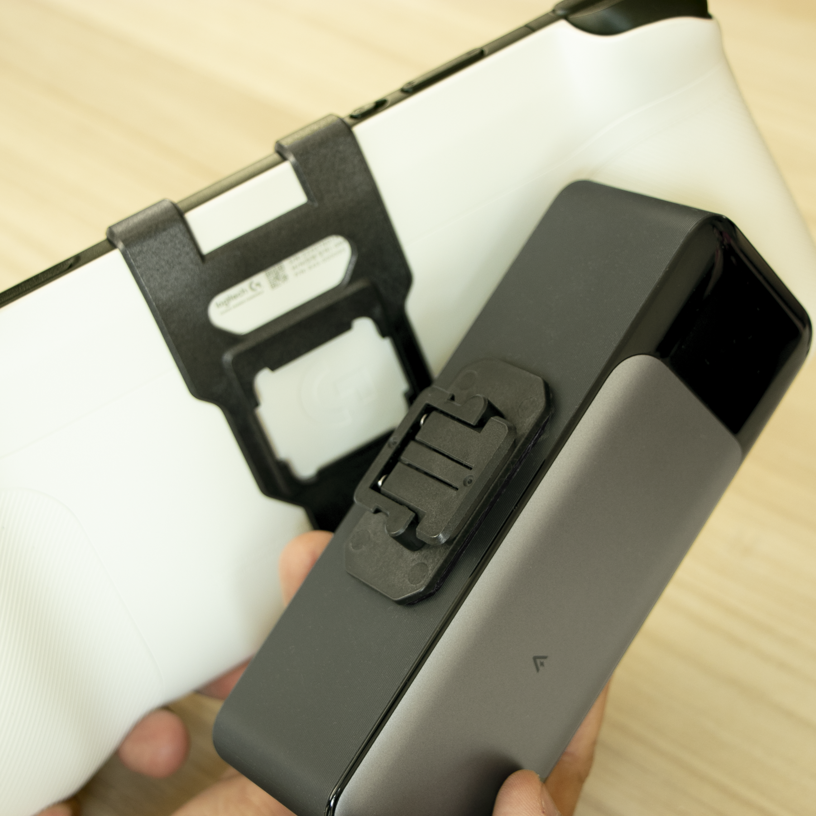 Full Bracket Attachment Bundle: Logitech G Cloud